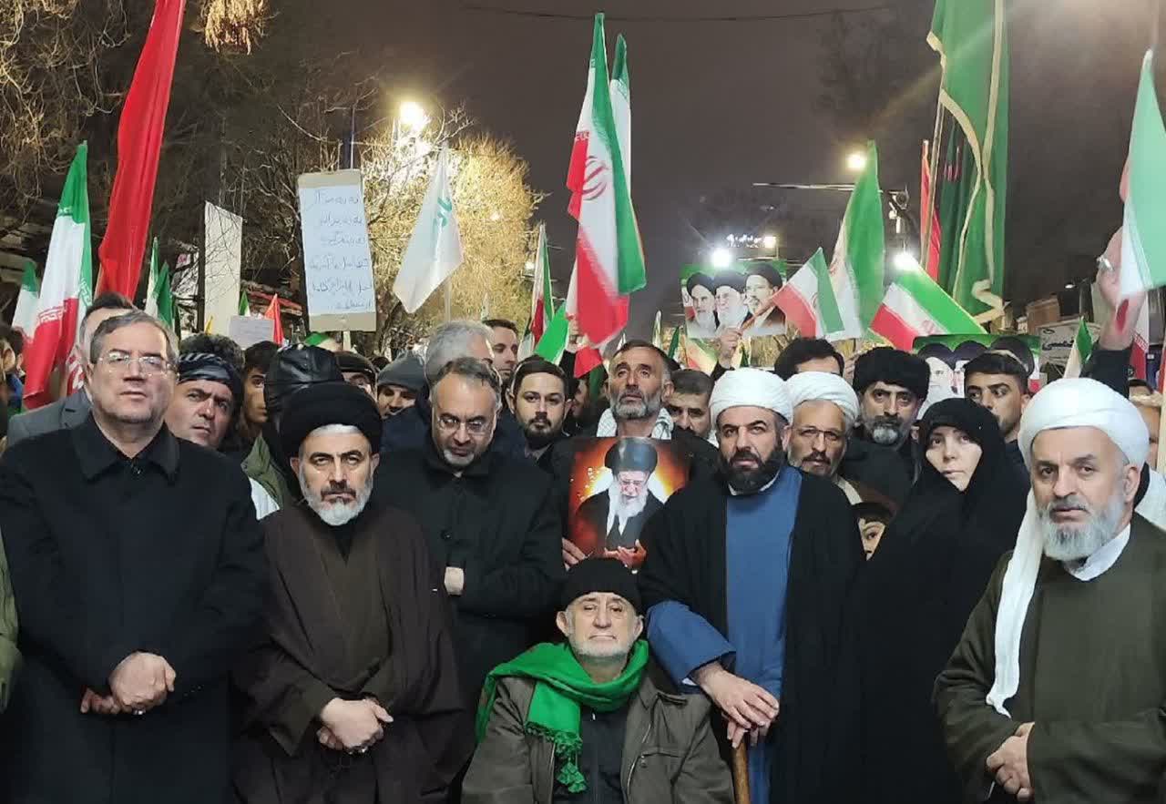 تداوم برگزاری تجمعات شبانه مردم و مسئولان در ارومیه + تصاویر