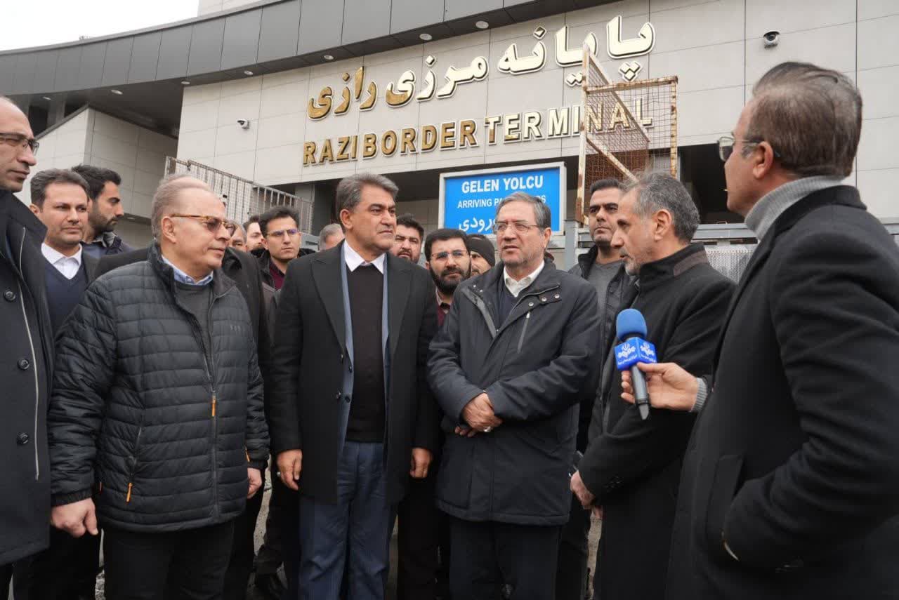 بازدید معاون امور مجلس رئیس جمهور و استاندار آذربایجانغربی از بخشهای مختلف پایانه مرزی رازی + تصاویر