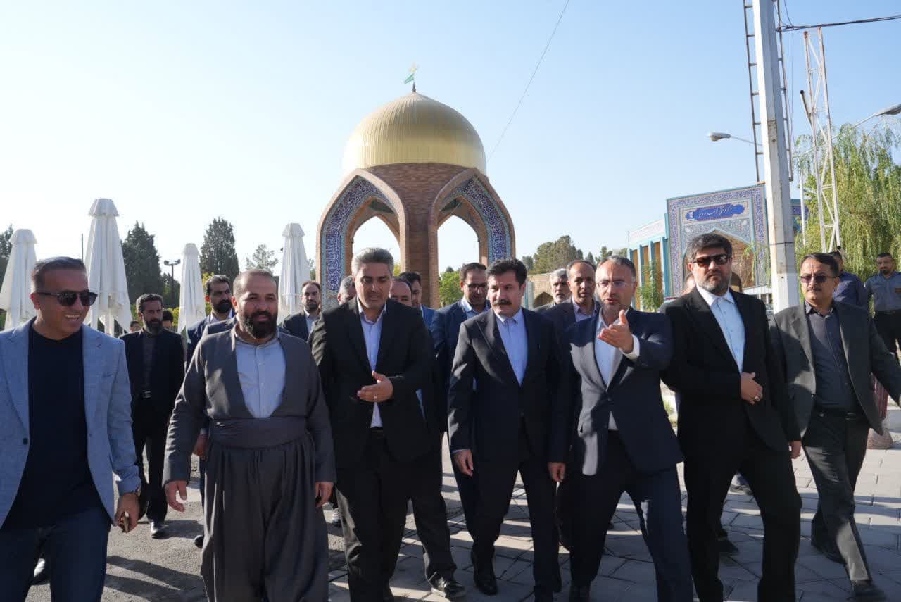 ادای احترام معاون رئیسجمهور به مقام شامخ شهدای ارومیه + تصاویر