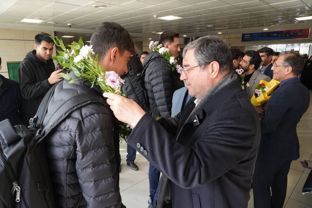 استقبال استاندار آذربایجان‌غربی از قهرمانان والیبال دانش‌آموزی ایران + تصاویر