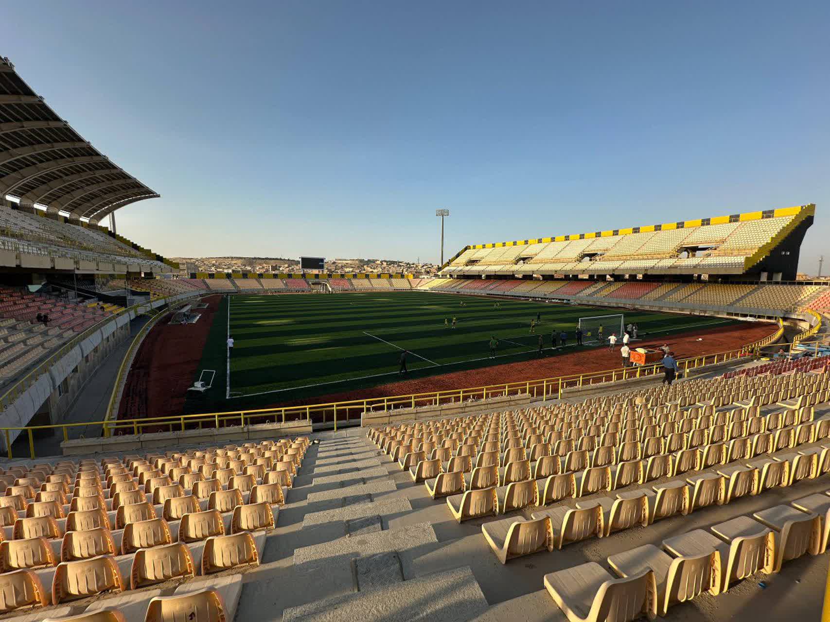 بازدید معاون هماهنگی امور عمرانی استاندار آذربایجانغربی از ورزشگاه شهید باکری ارومیه + تصاویر