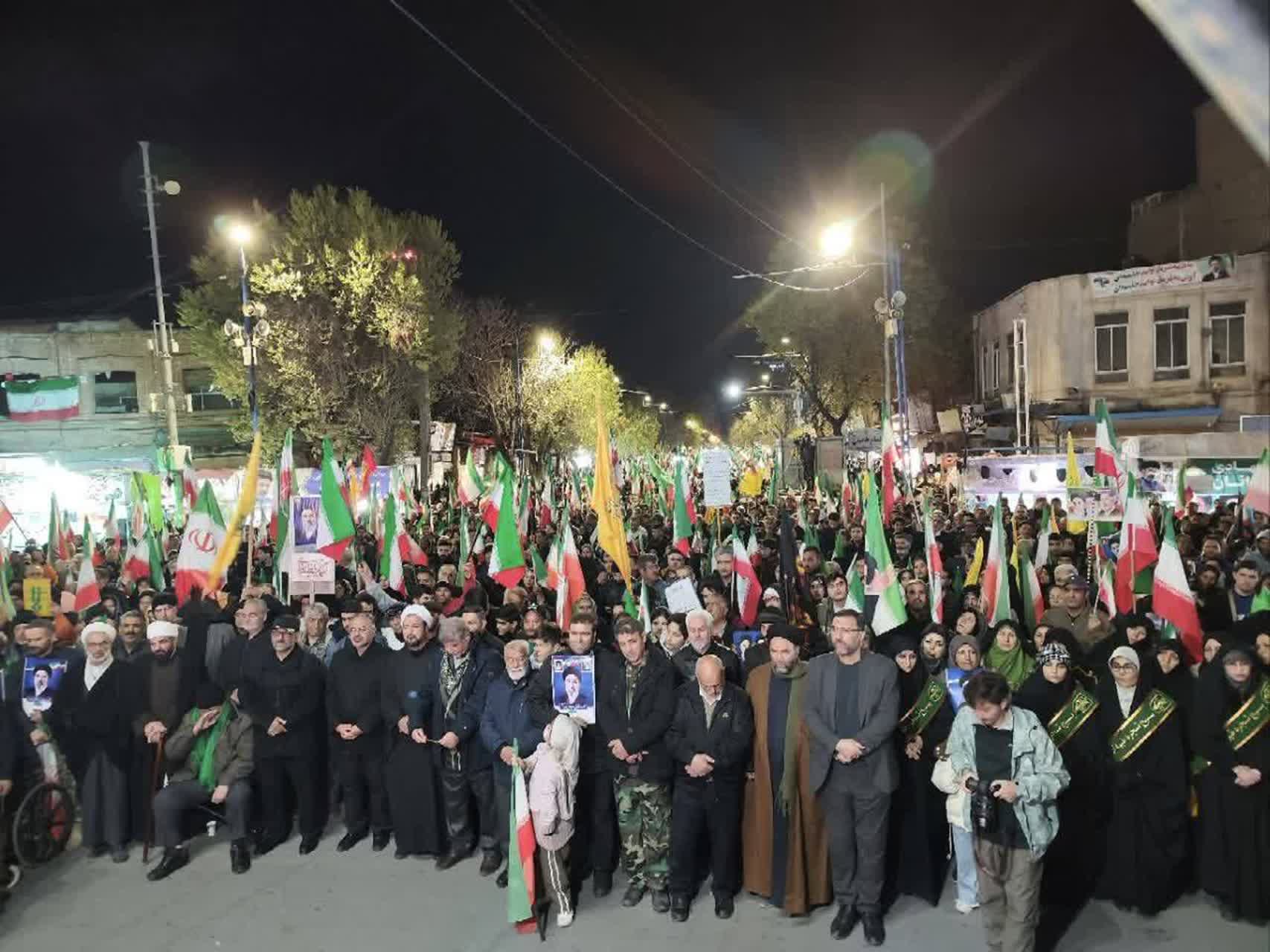 تداوم اجتماع شبانه مردم ارومیه؛ خیابان و میدان دو محور ایستادگی در شبهای تاریخی + تصاویر