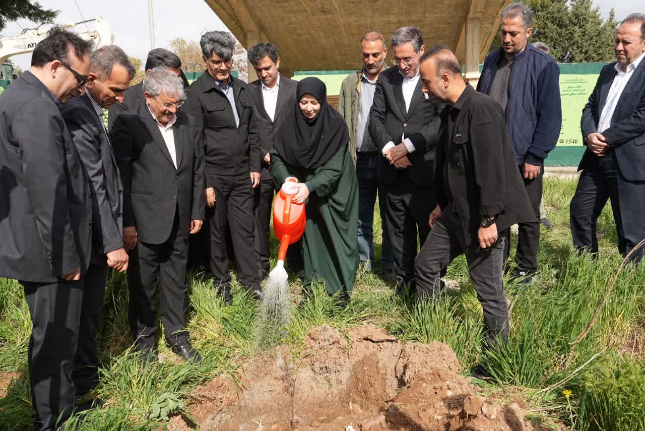 بازدید معاون رئیس‌جمهور و استاندار آذربایجان‌غربی از مجتمع تحقیقاتی رشکان + تصاویر