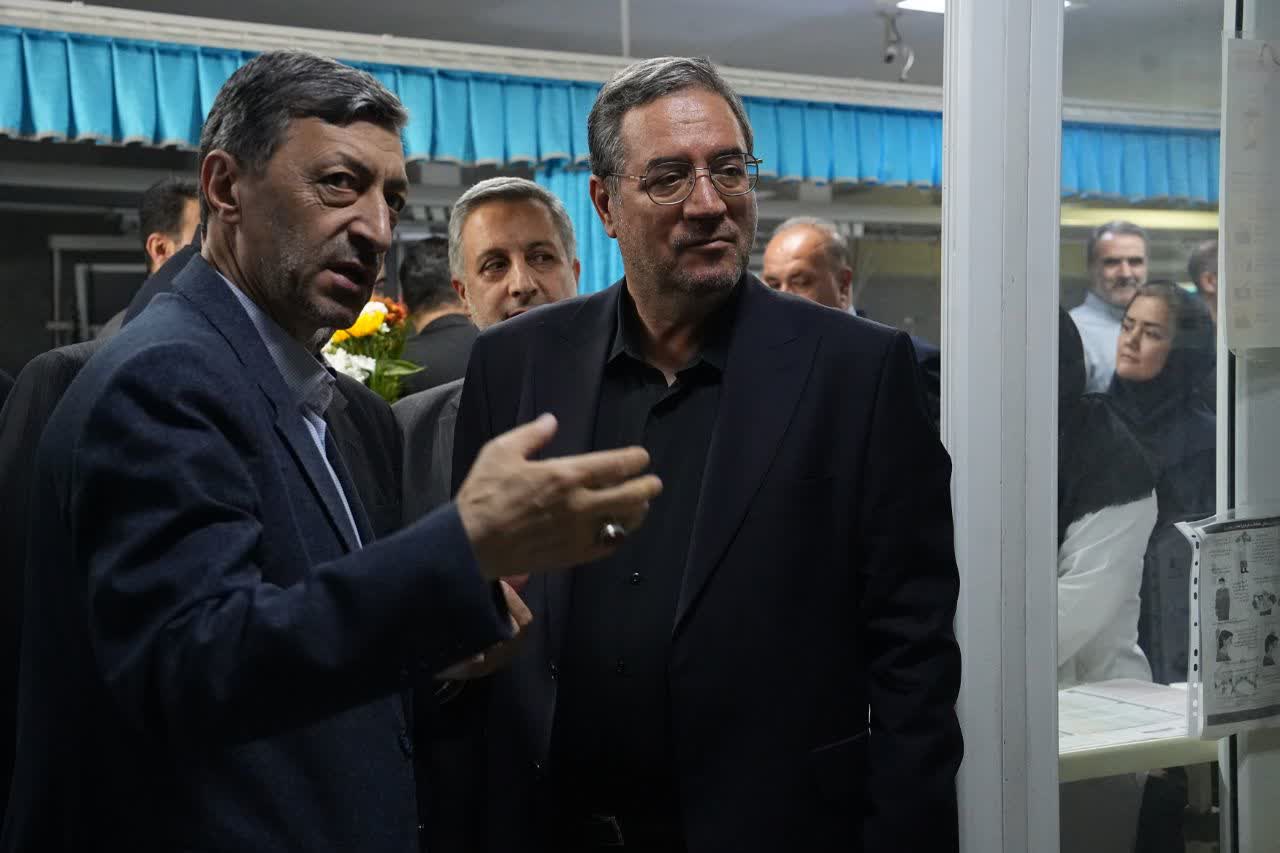بازدید استاندار آذربایجانغربی و رئیس ستاد اجرایی فرمان امام (ره) از بیمارستان امام رضا (ع) ارومیه + تصاویر