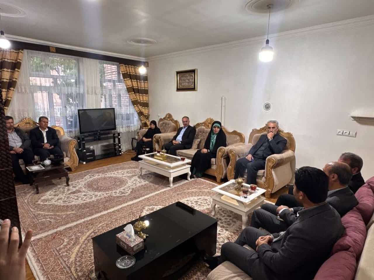 دیدار معاون استاندار آذربایجان غربی با خانواده دو شهید شهرستان ماکو + تصاویر