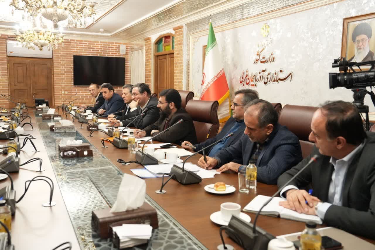 برگزاری نشست مشترک دبیر شورایعالی مناطق آزاد تجاری، صنعتی و ویژه اقتصادی کشور با استاندار آذربایجانغربی + تصاویر