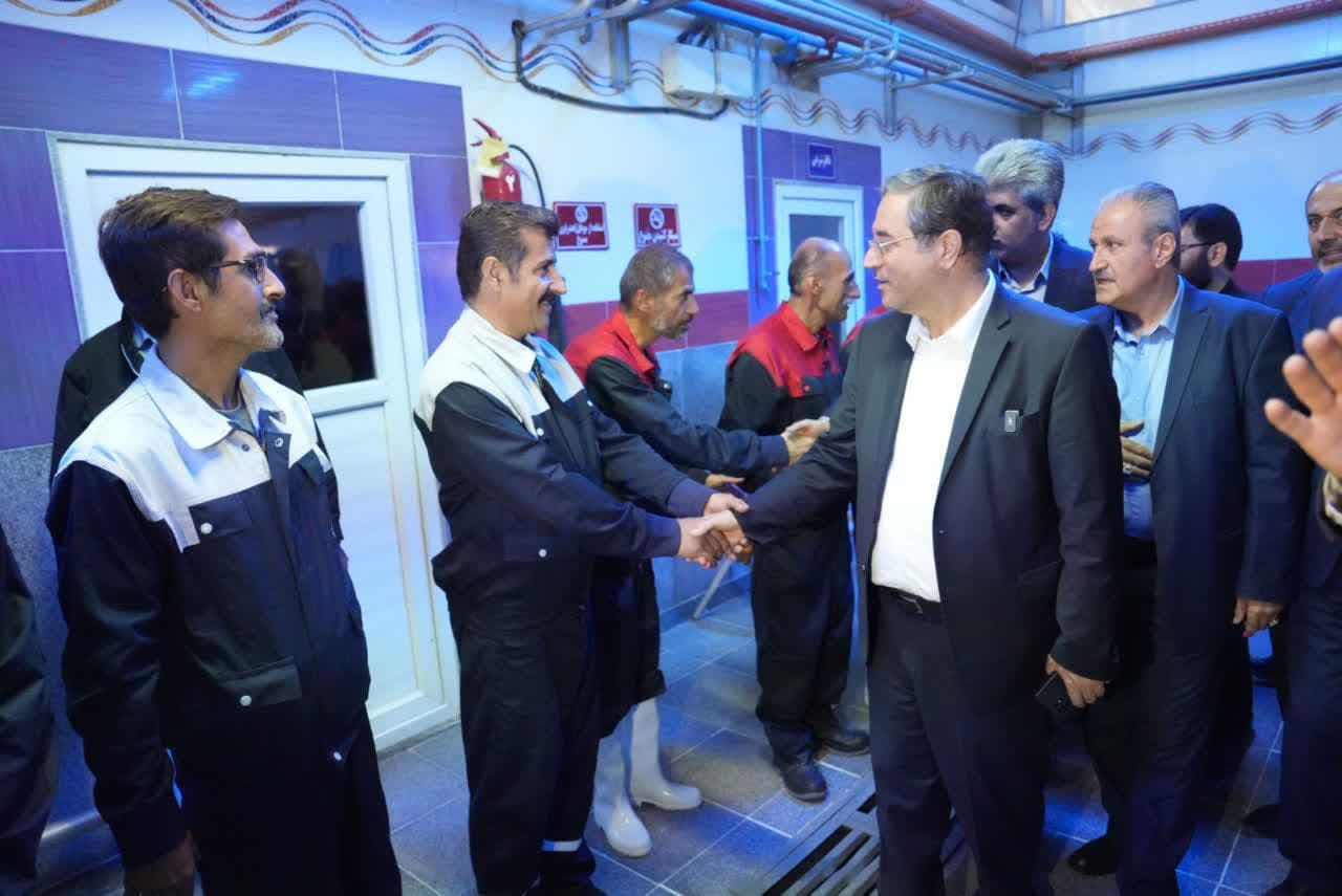 بازدید استاندار آذربایجانغربی از مجتمع زنجیرهای هما مرغ مهاباد + تصاویر