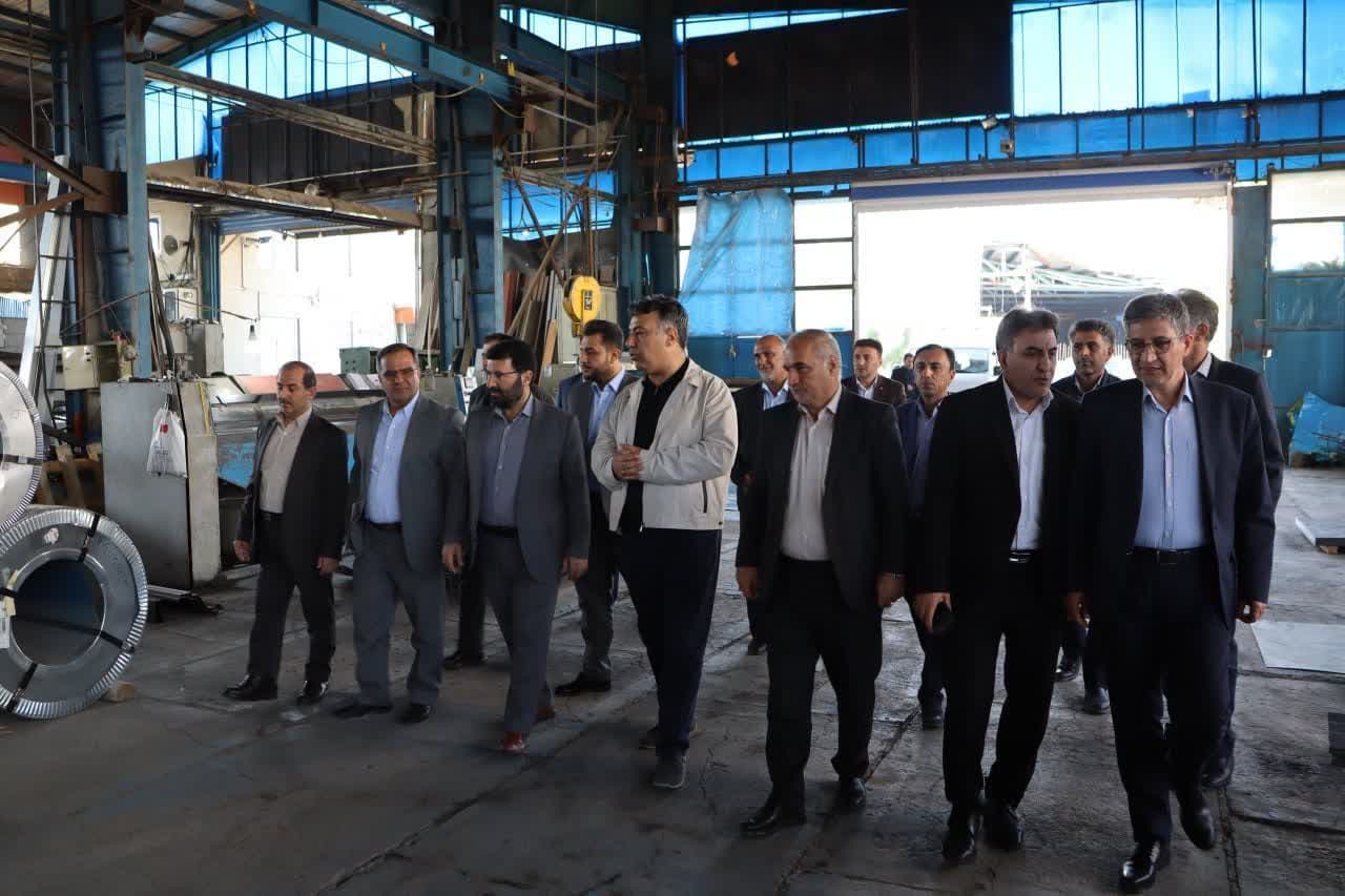 بازدید معاون هماهنگی امور اقتصادی استاندار آذربایجان غربی از دو شرکت تولیدی و صنعتی در ارومیه + تصاویر