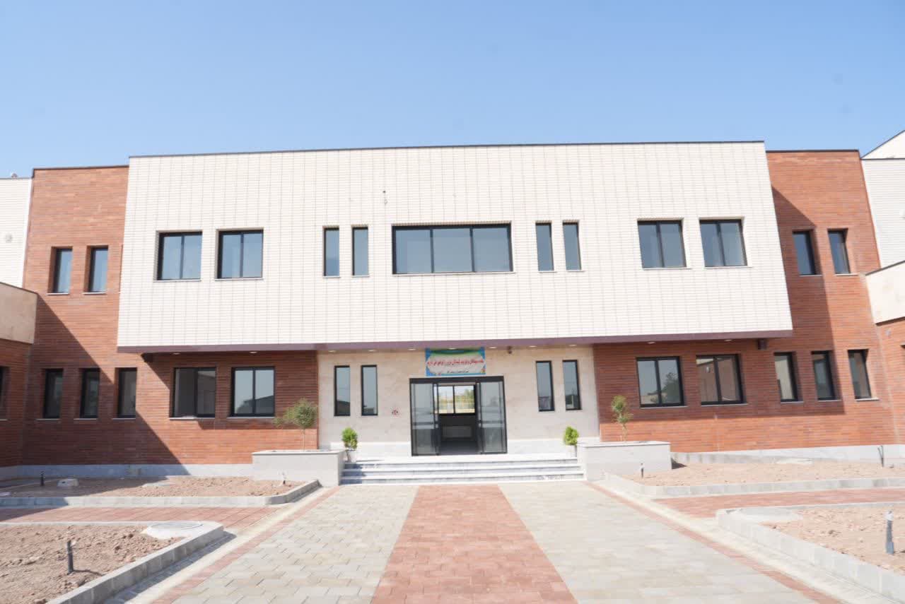 بازدید استاندار آذربایجانغربی از مجتمع ادارات شهرستان باروق + تصاویر