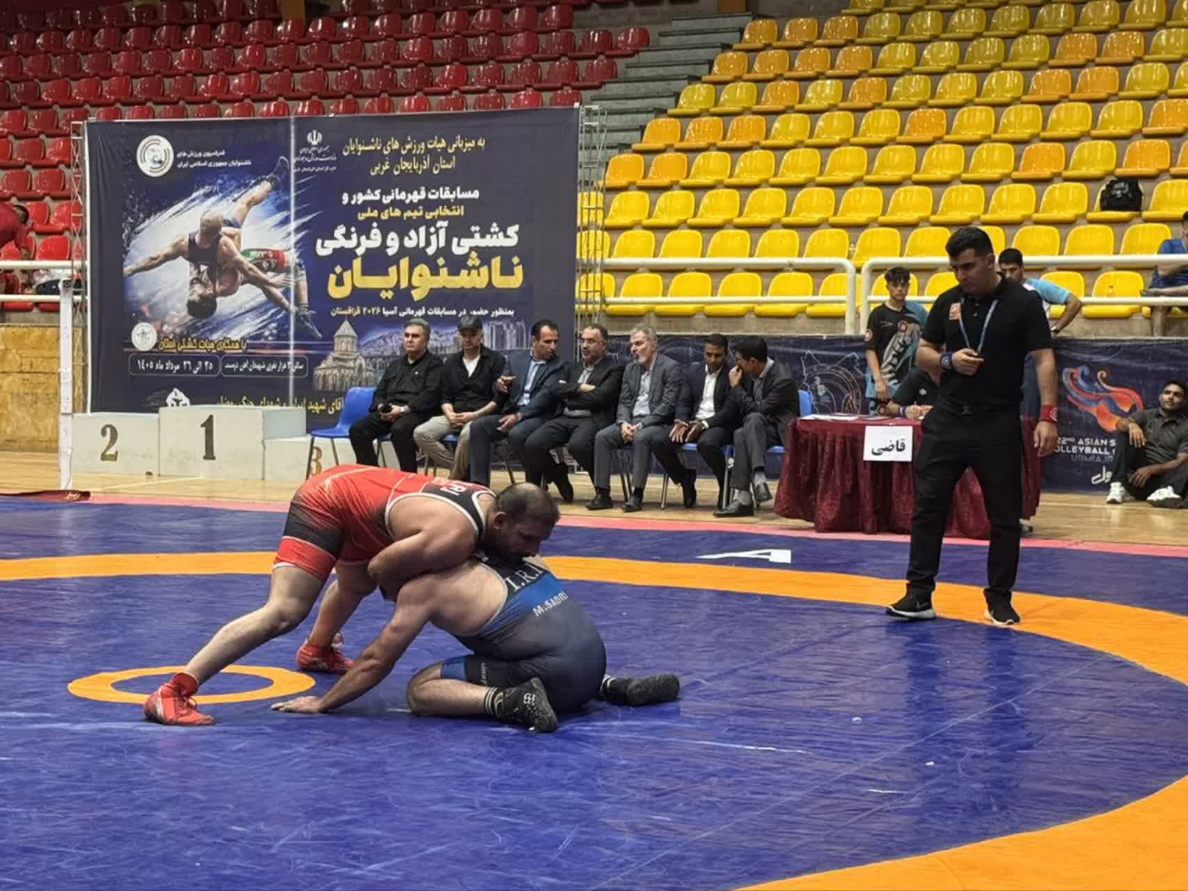 تجلیل معاون سیاسی و اجتماعی استاندار آذربایجان‌غربی از برگزیدگان مسابقات کشتی ناشنوایان کشور
