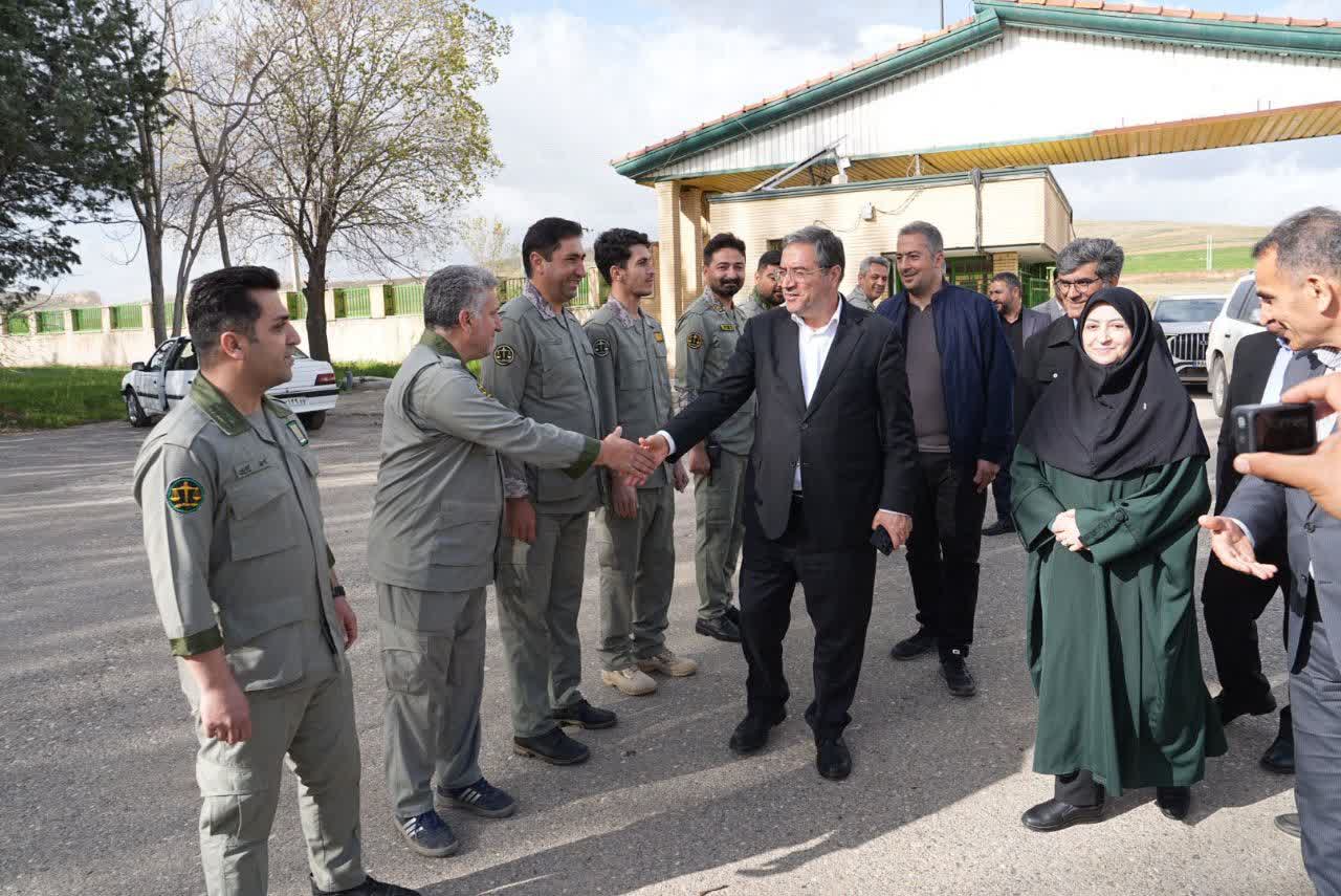 بازدید معاون رئیس‌جمهور و استاندار آذربایجان‌غربی از مجتمع تحقیقاتی رشکان + تصاویر