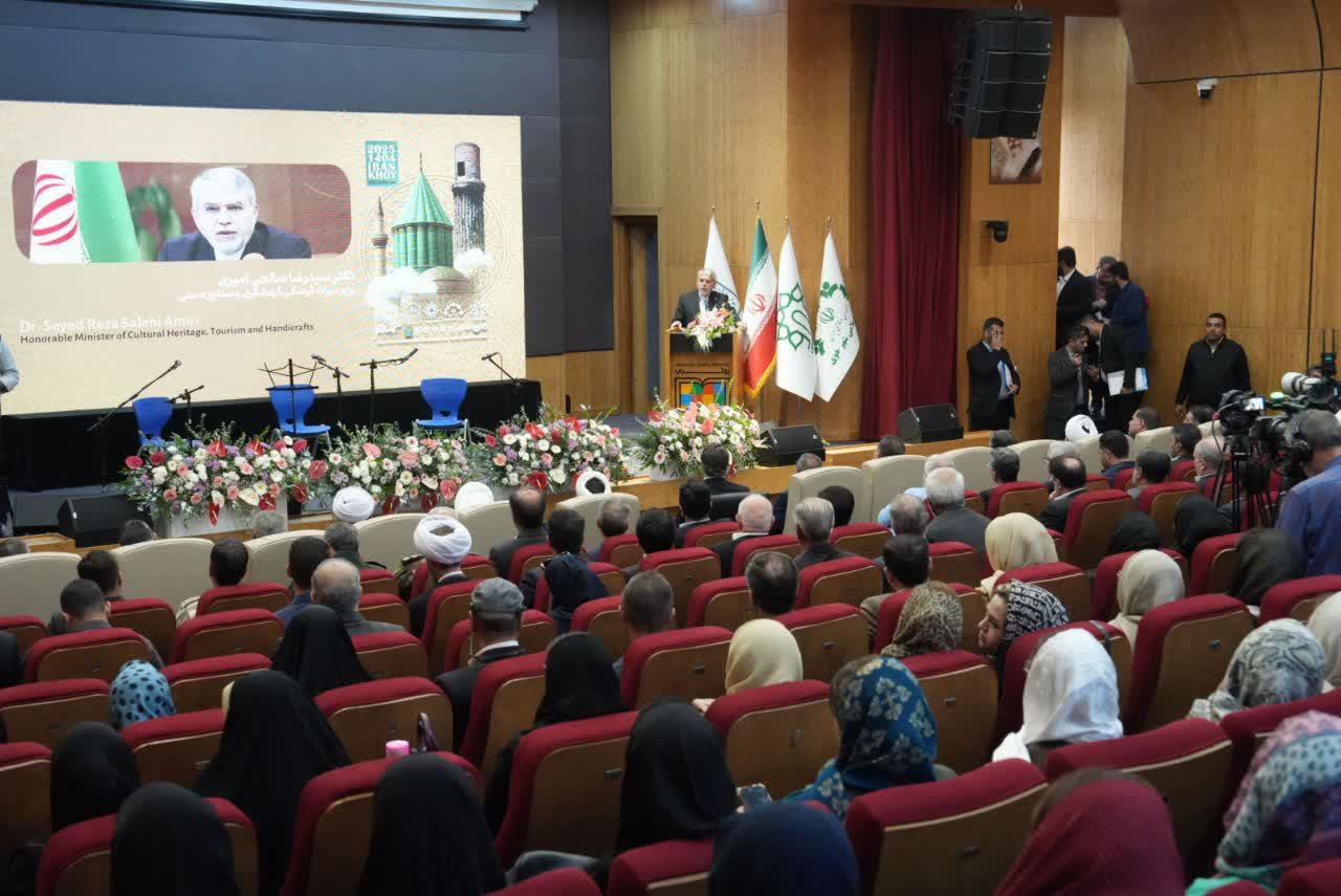 برگزاری آیین اختتامیه همایش بینالمللی شمس و مولانا در خوی + تصاویر