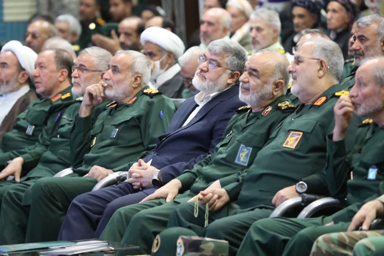 آلبوم تصویری / برگزاری آیین تکریم و معارفه فرمانده قرارگاه حمزه سیدالشهدا (ع)، فرمانده سپاه شهدا و فرمانده قرارگاه استانی شهید بروجردی سپاه