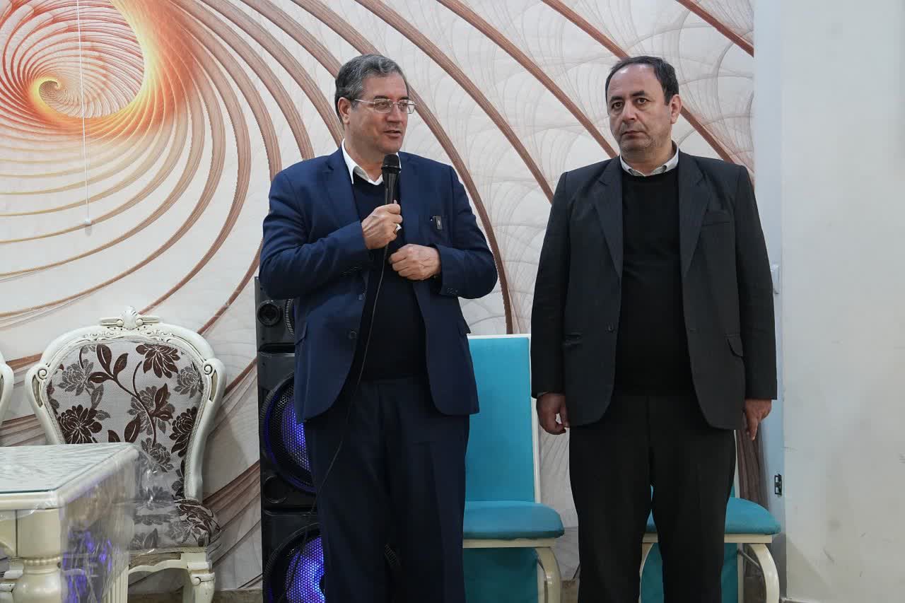 برگزاری نشست صمیمی استاندار آذربایجان‌غربی با خانواده‌های شهدا + تصاویر