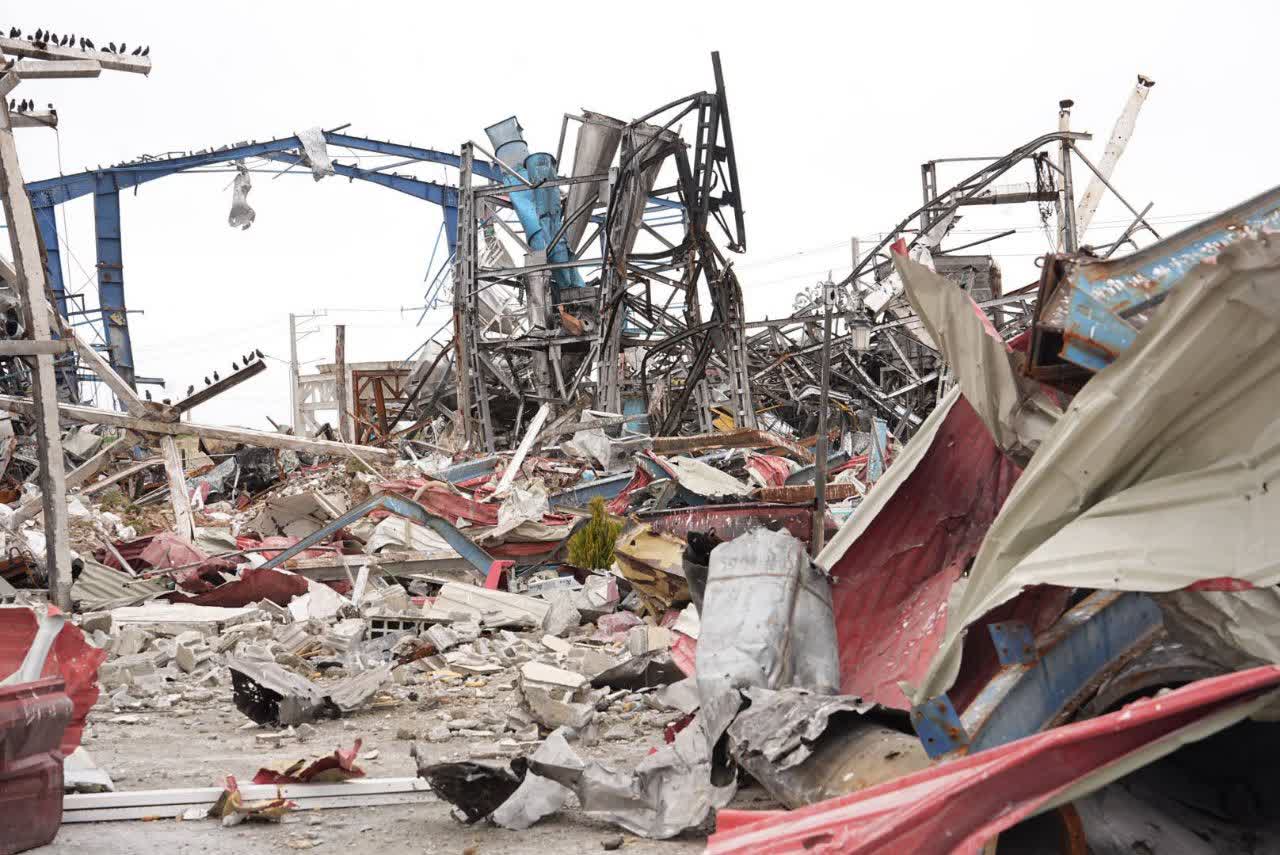 بازدید استاندار آذربایجان‌غربی از واحد تولیدی آسیب‌دیده از جنگ تحمیلی در شهرستان نقده + تصاویر