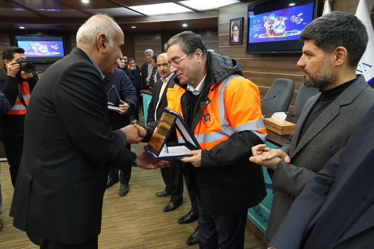 برگزاری نشست صمیمی استاندار آذربایجانغربی با فعالان حملونقل جادهای + تصاویر