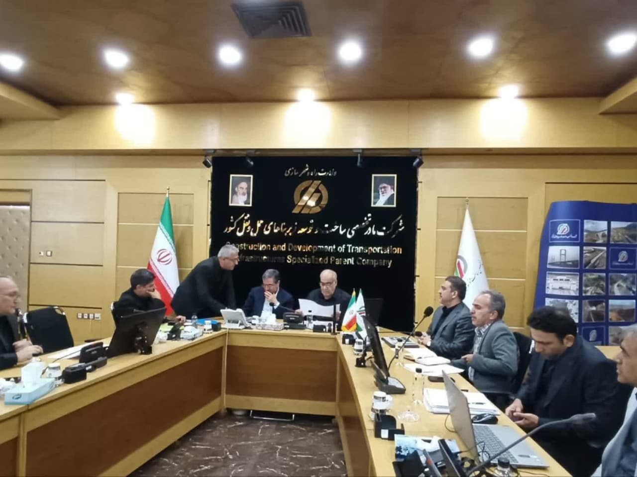 دیدار استاندار آذربایجانغربی با مدیرعامل شرکت ساخت و توسعه زیربناهای حملونقل کشور + تصاویر