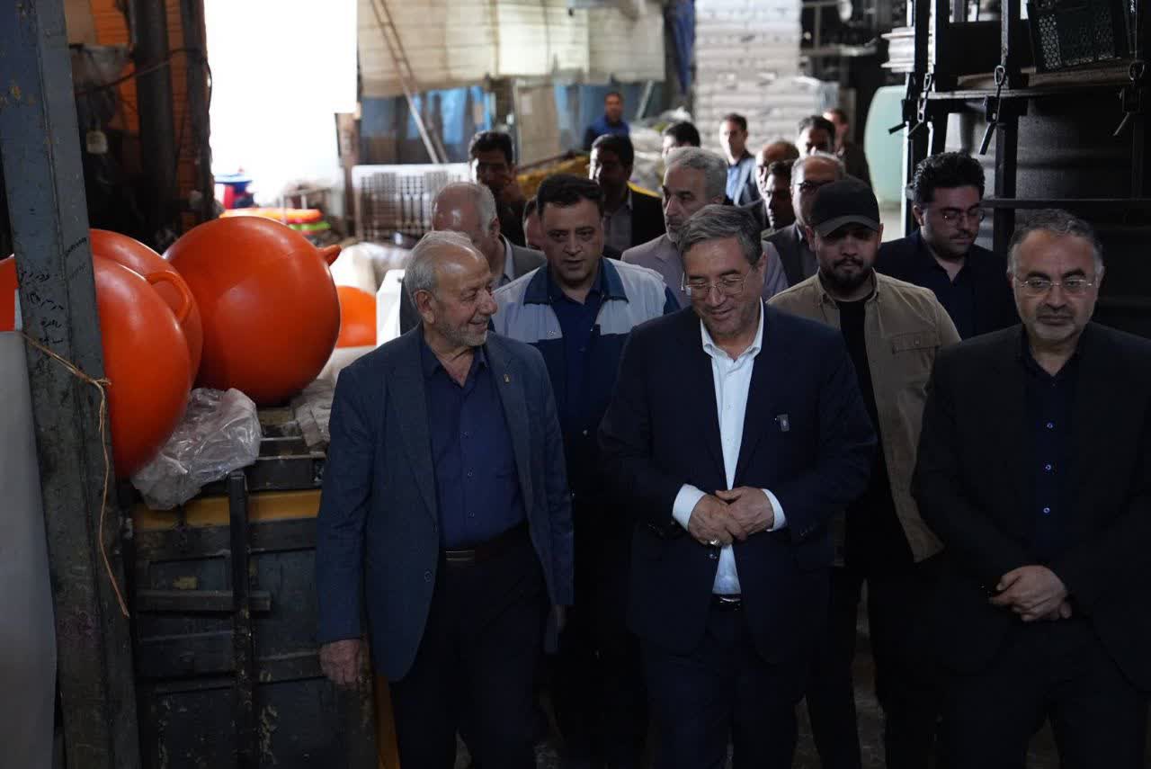 بازدید استاندار آذربایجانغربی از کارخانه ایرانپاش در ارومیه + تصاویر
