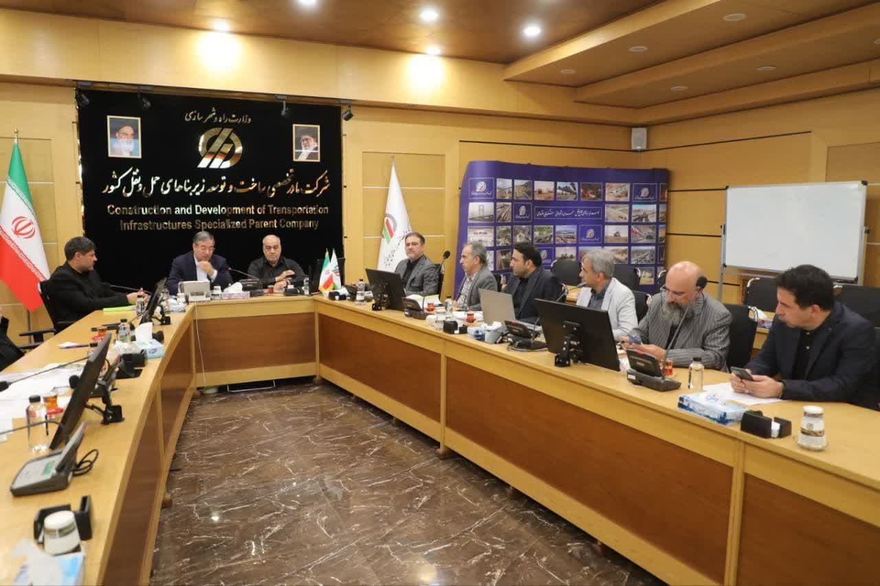 دیدار استاندار آذربایجانغربی با مدیرعامل شرکت ساخت و توسعه زیربناهای حملونقل کشور + تصاویر