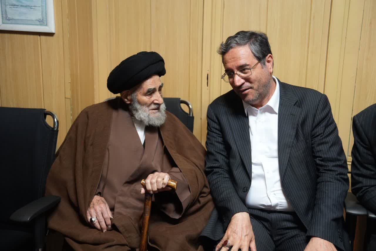 اقامه نماز ظهر و بازدید استاندار آذربایجانغربی از مسجد جامع ارومیه + تصاویر
