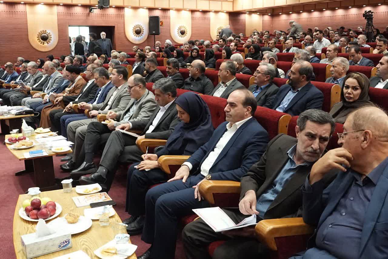 آلبوم تصویری / برگزاری نخستین همایش ملی روز سیب در ارومیه
