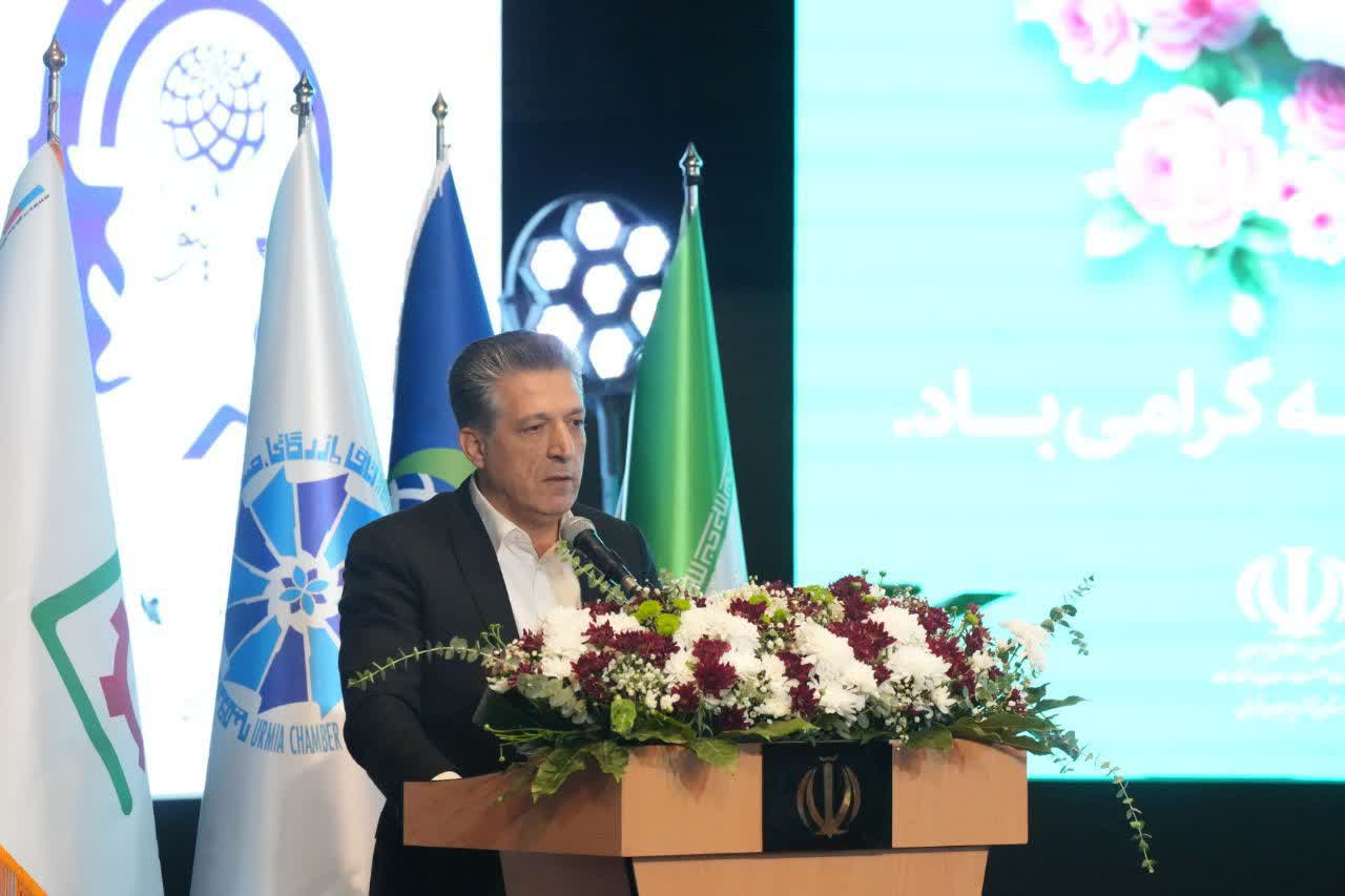 برگزاری آیین تجلیل از صنعتگران، معدنکاران و پیشکسوتان عرصه تولید در آذربایجانغربی + تصاویر