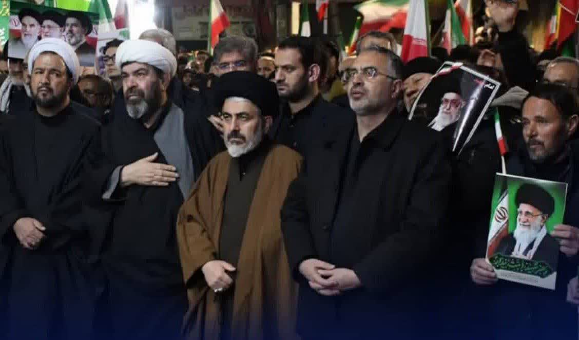 تداوم تجمع شبانه مردم ارومیه برای بیعت با رهبری و محکومیت تجاوز وحشیانه دشمنان