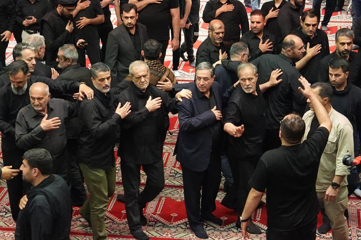 حضور رئیسجمهور در مراسم شام غریبان حضرت اباعبدالله الحسین (ع) در ارومیه + تصاویر