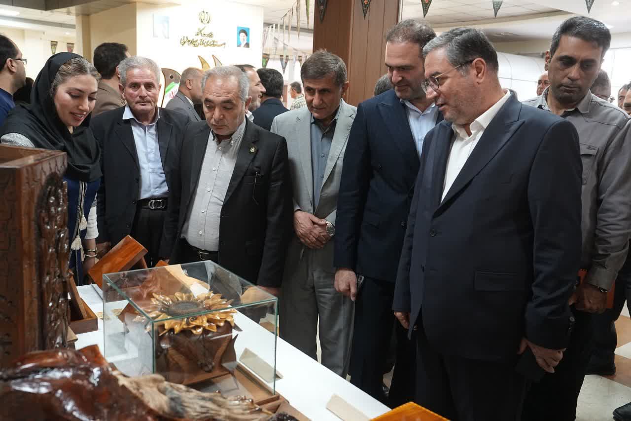 بازدید استاندار آذربایجانغربی از نمایشگاه صنایعدستی و مشاغل خانگی + تصاویر