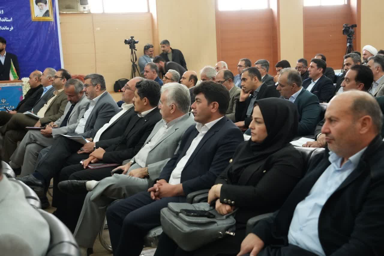 آلبوم تصویری / نشست جمعی از فعالان اقتصادی و سرمایهگذاران شهرستان بوکان با استاندار آذربایجانغربی