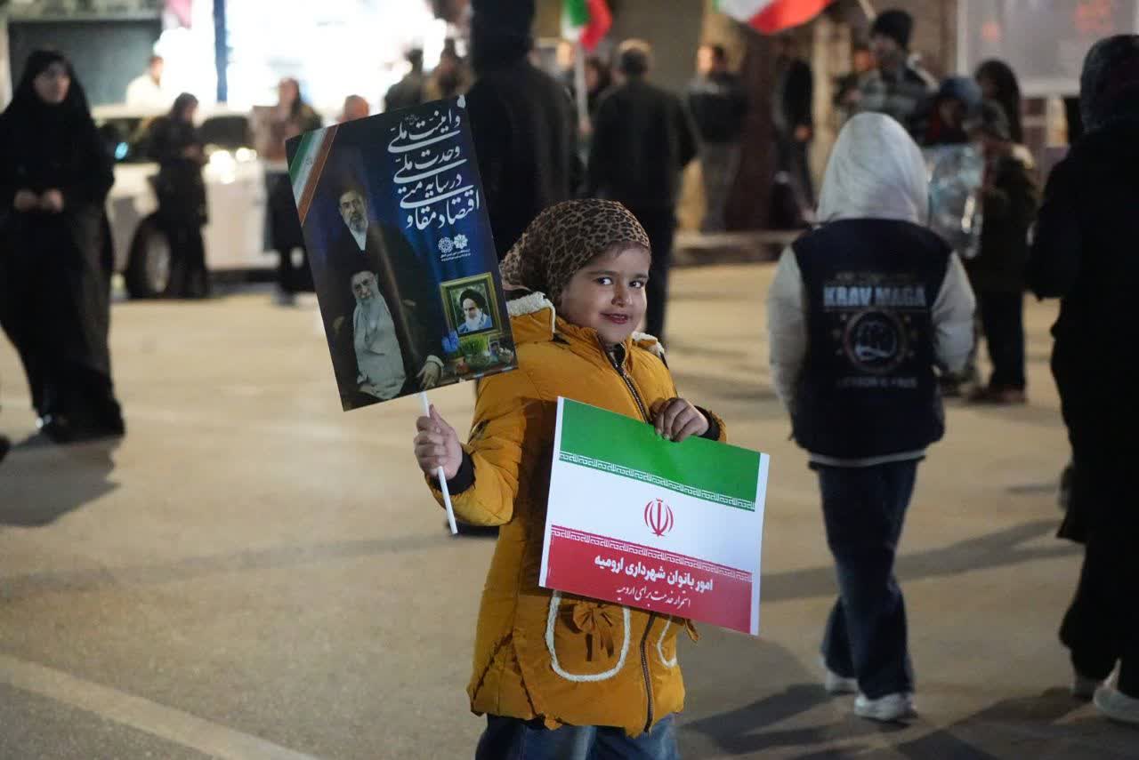 آلبوم تصویری / تداوم تجمعات شبانه مردم ارومیه