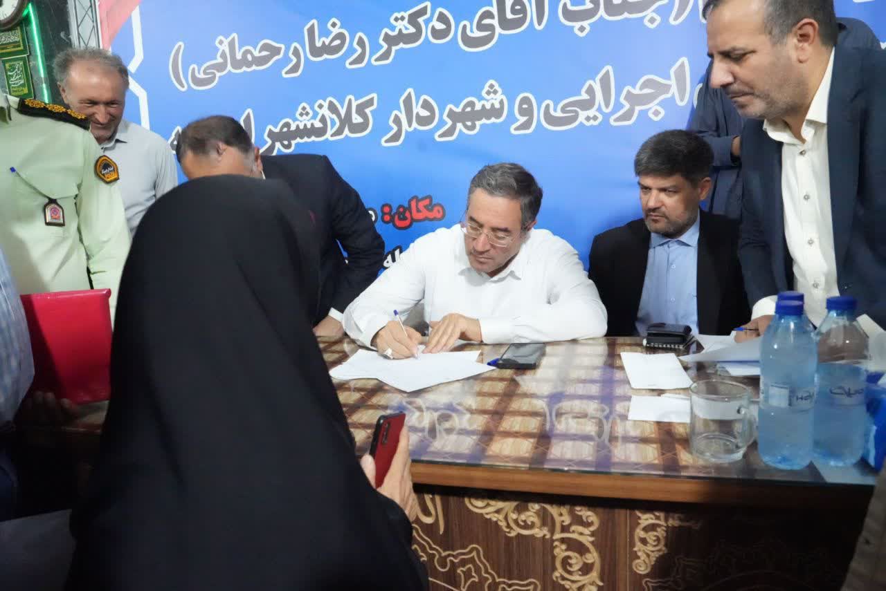 برگزاری میز خدمت محلهمحور بهمناسبت هفته دولت در ارومیه + تصاویر