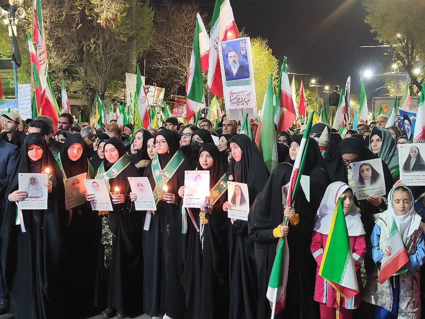 تداوم تجمع شبانه مردم ارومیه و برگزاری آیین چهلم شهدای دانش‌آموز میناب