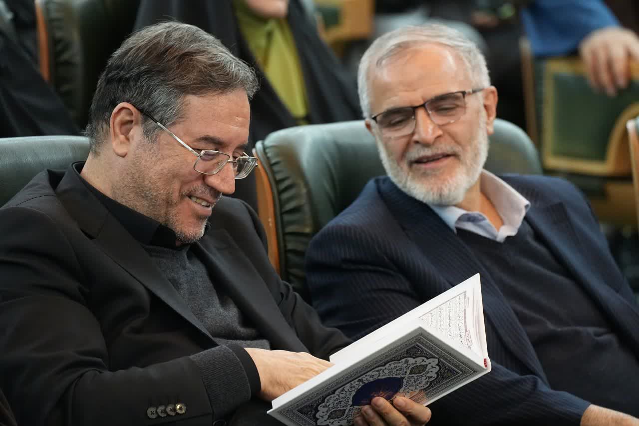 برگزاری آیین تبیین طرح زندگی با آیهها و رونمایی از 10 هزار جلد قرآن کریم در ارومیه + تصاویر