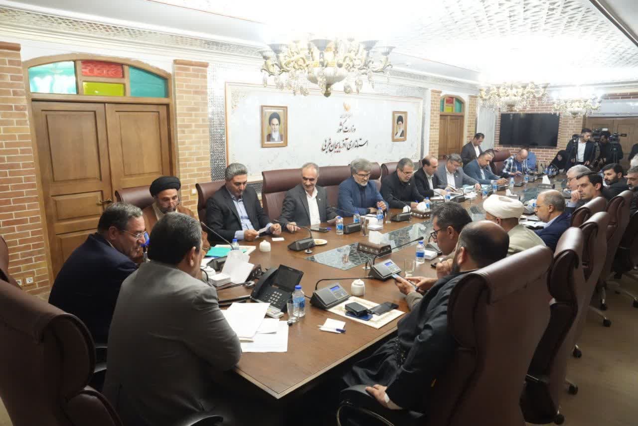 برگزاری نشست مشترک وزیر صمت و استاندار آذربایجانغربی با اعضای مجمع نمایندگان استان در مجلس + تصاویر