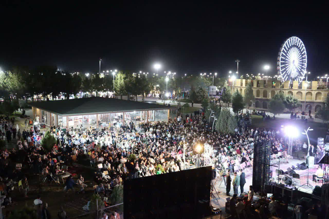 برگزاری آیین اختتامیه جشنواره انگور ارومیه + تصاویر