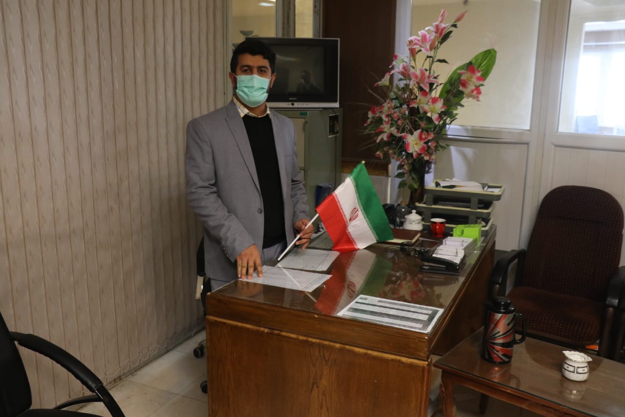 مشارکت همکاران استانداری در پویش پرچم افتخار در چهل و سومین سالگرد پیروزی انقلاب اسلامی