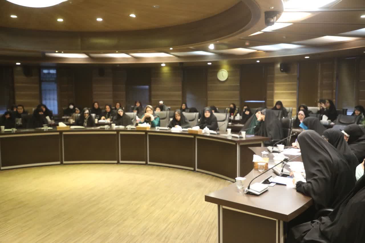 آلبوم تصویری / نشست استاندار آذربایجانغربی با جمعی از فعالان حوزه زنان و خانواده استان