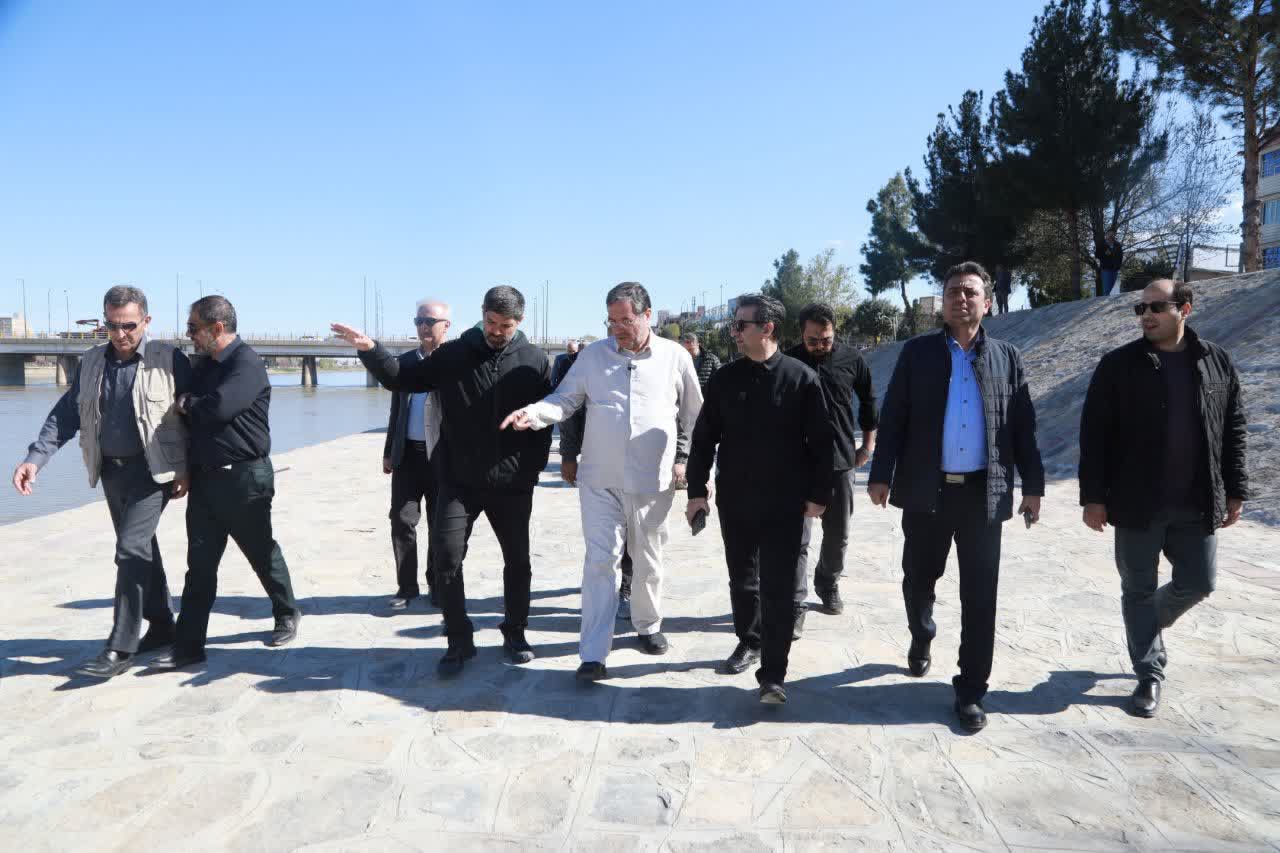 حضور میدانی و بازدید استاندار آذربایجان‌غربی از جریان انتقال آب از رودخانه‌های حوضه آبریز به دریاچه ارومیه + تصاویر