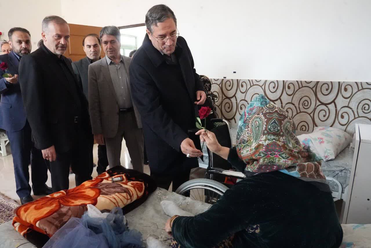 دیدار استاندار آذربایجان‌غربی با مادران سالمند در شهرستان نقده + تصاویر