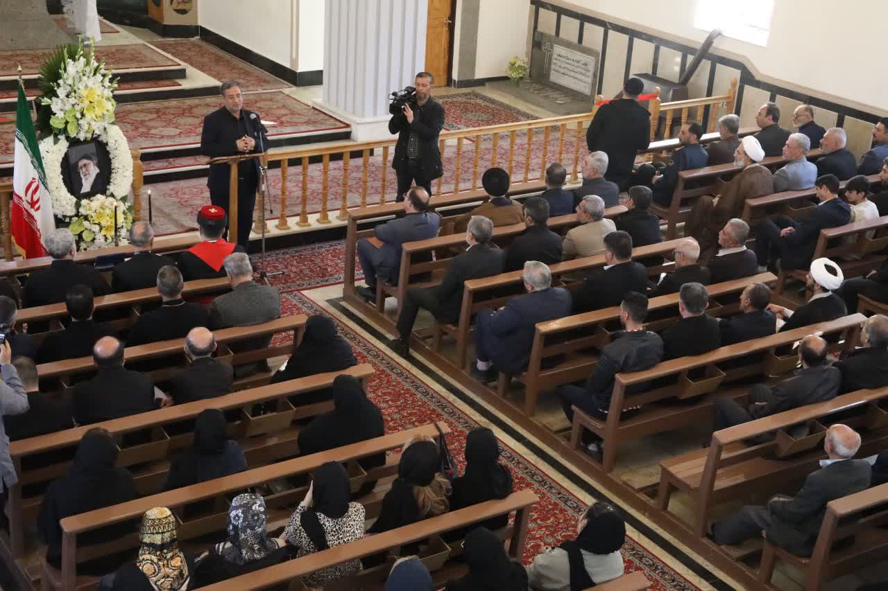 برگزاری مراسم چهلمین روز شهادت رهبر معظم انقلاب در کلیسای کاتولیک آشوری و کلدانی ارومیه + تصاویر