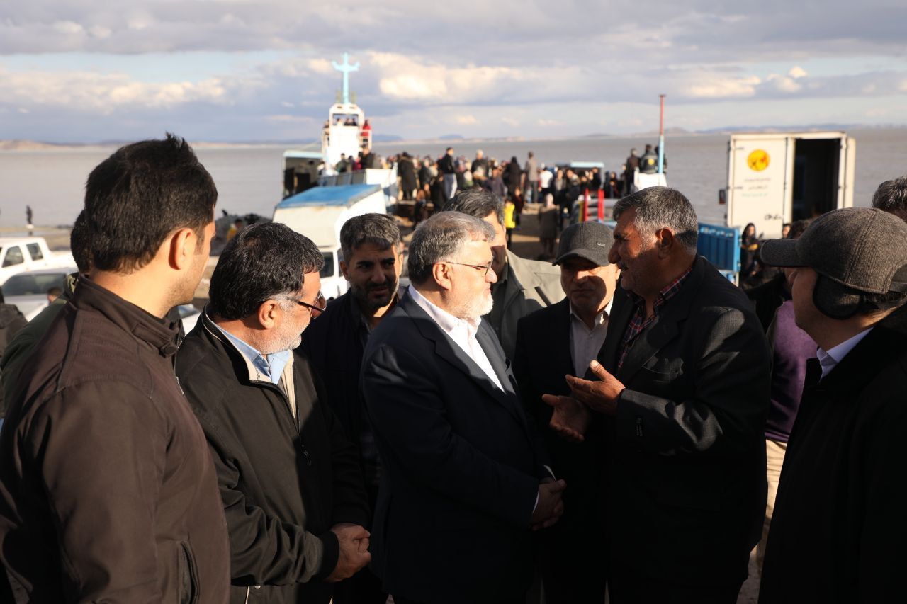 بازدید استاندار آذربایجانغربی از جشن خانوادگی پرواز بادبادک ها