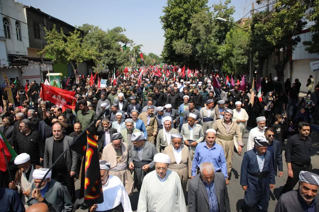وداع باشکوه مردم ارومیه با رهبر شهید انقلاب + تصاویر