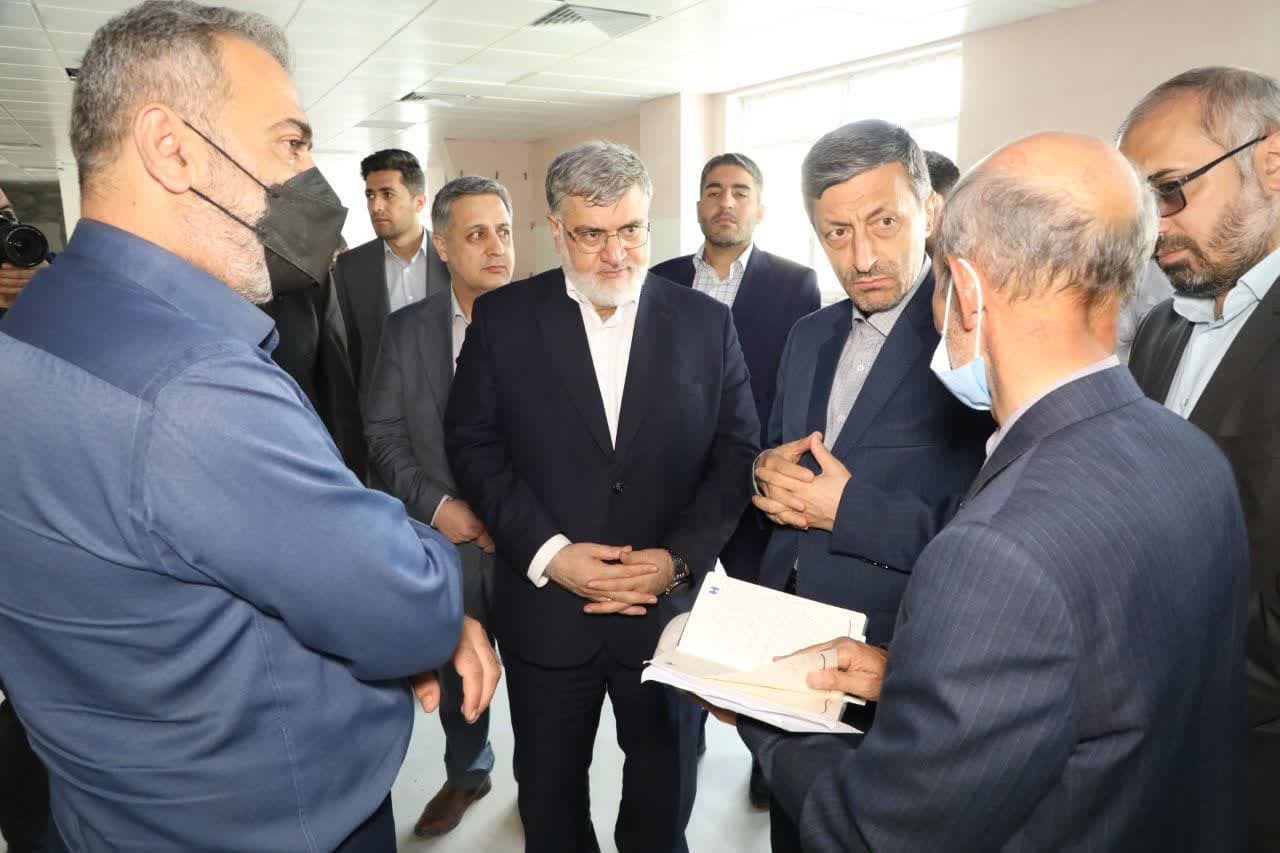 بازدید رئیس بنیاد مستضعفان انقلاب اسلامی و استاندار آذربایجان از روند احداث ساختمان مرکز همودیالیز خیرین سلماس + تصاویر