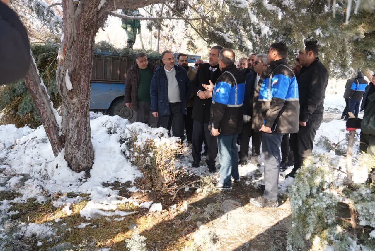 آلبوم تصویری / بازدید میدانی استاندار آذربایجانغربی از روند جمع آوری برف در مناطق مختلف ارومیه