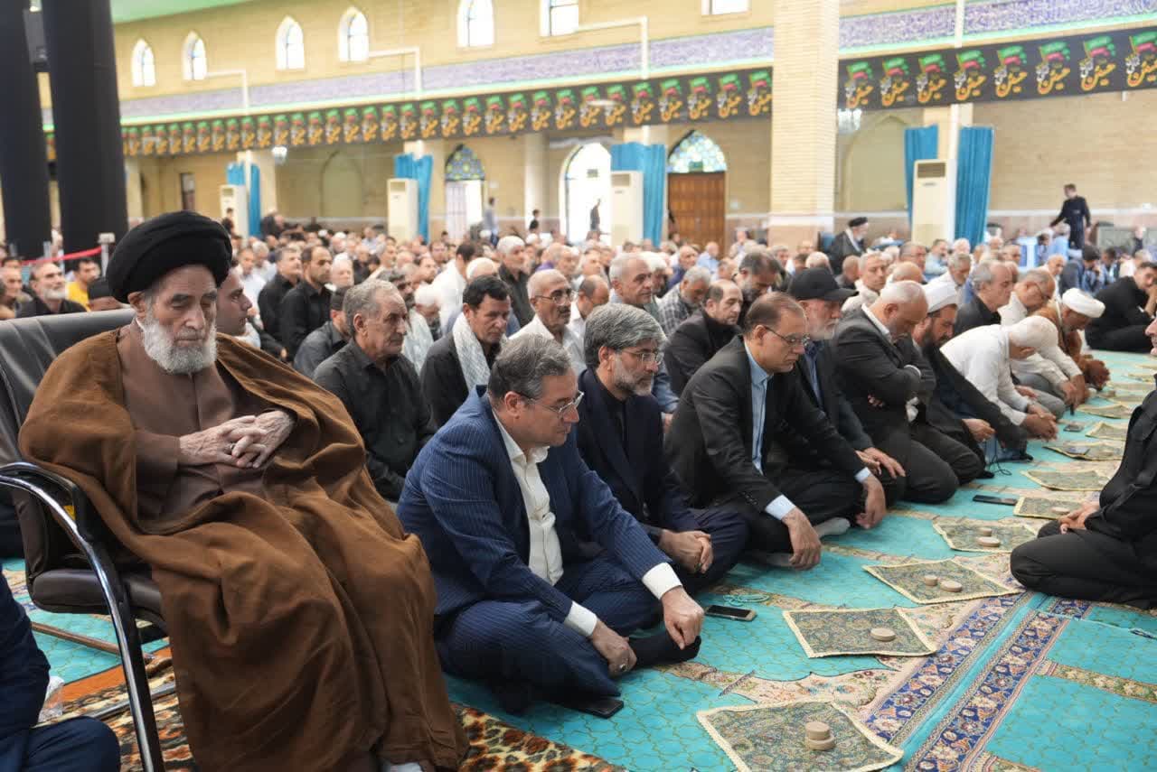 حضور استاندار آذربایجانغربی در آیین نماز جمعه ارومیه + تصاویر