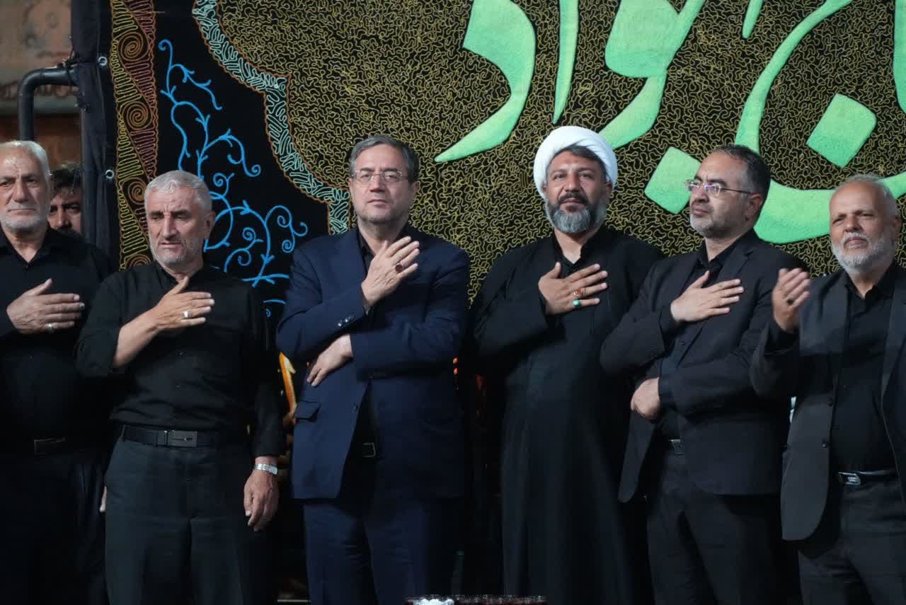 برگزاری آیین عزاداری شب عاشورای شهادت اباعبدالله الحسین (ع) در مسجد حاج جواد ارومیه + تصاویر