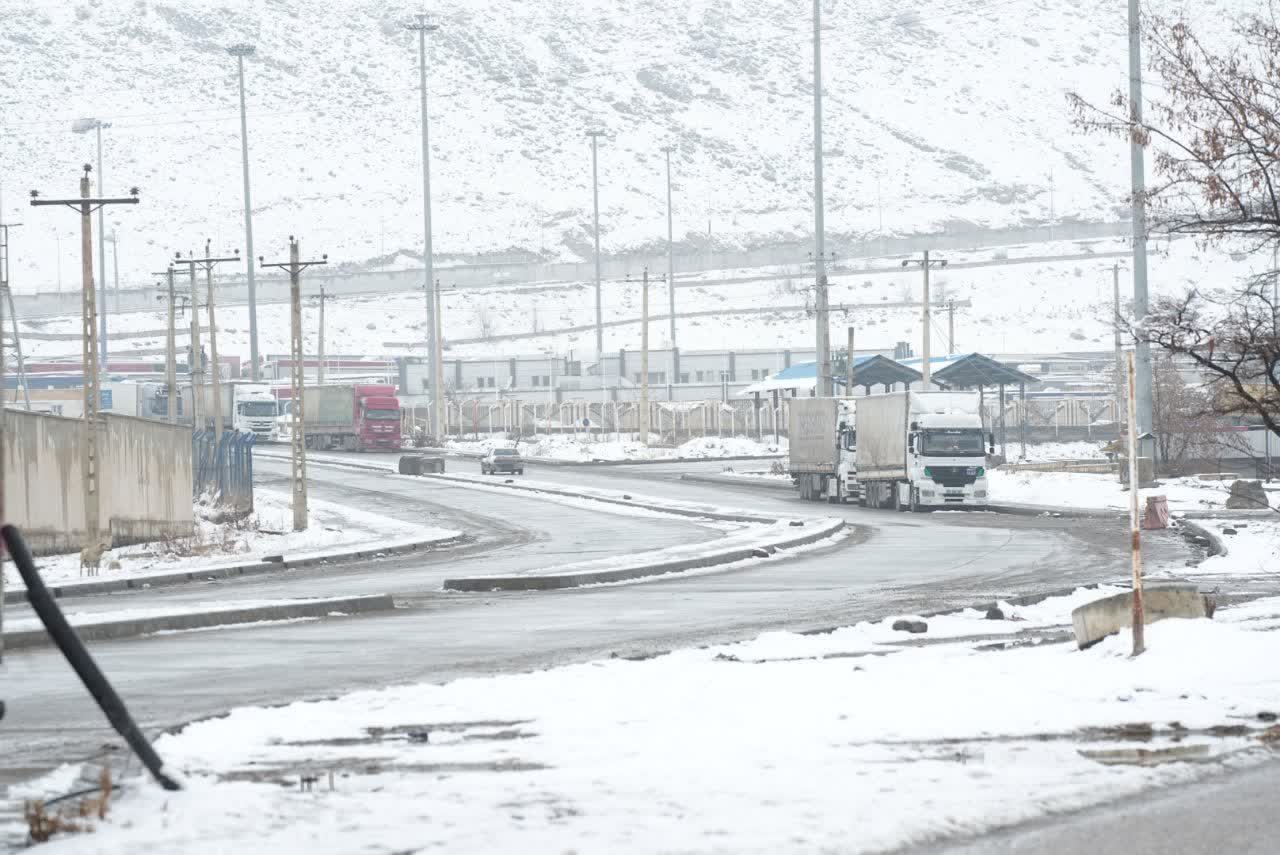 بازدید استاندار آذربایجان‌غربی از سالن مسافری، محوطه گمرک و پایانه مرزی بازرگان + تصاویر