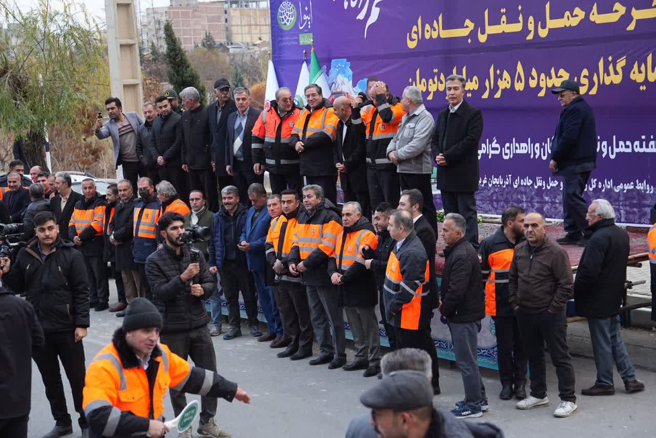 برگزاری آیین رژه نمادین 350 دستگاه ناوگان حمل‌ونقل جدید وارداتی آذربایجان‌غربی + تصاویر