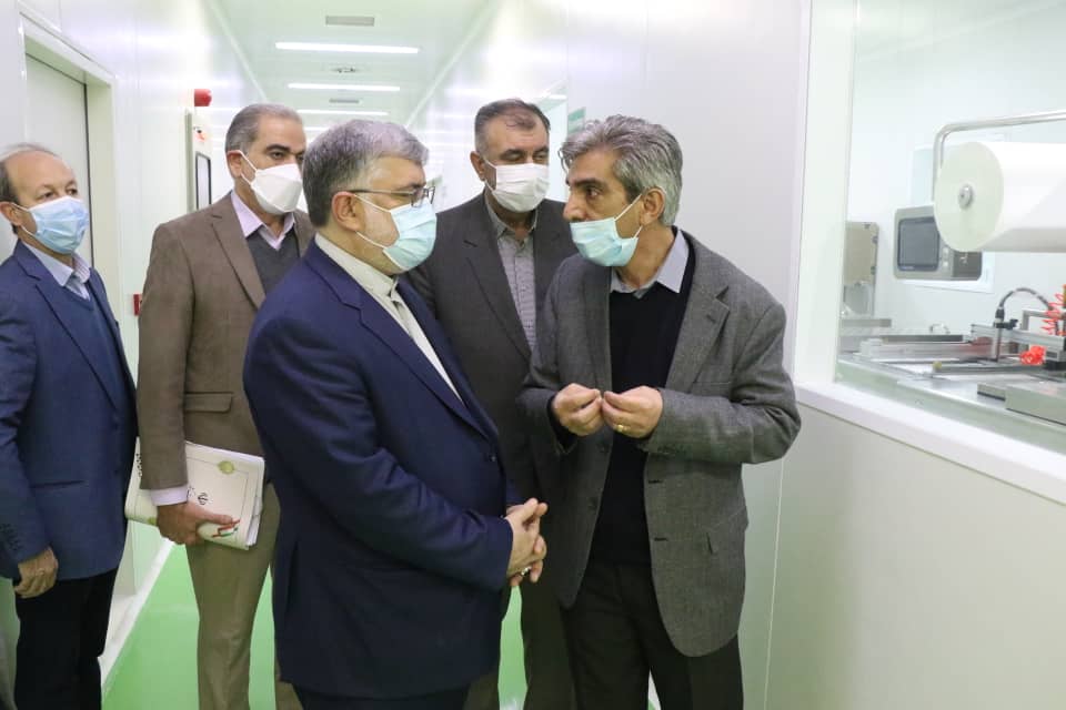 بازدید محمدصادق معتمدیان، استاندار آذربایجان غربی از شرکت دستکش حریر ایران در ارومیه